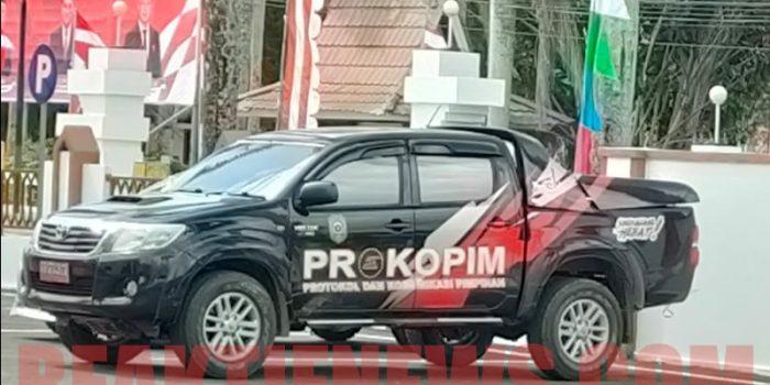 Mobil Prokopim Singkawang di Kejaksaan.