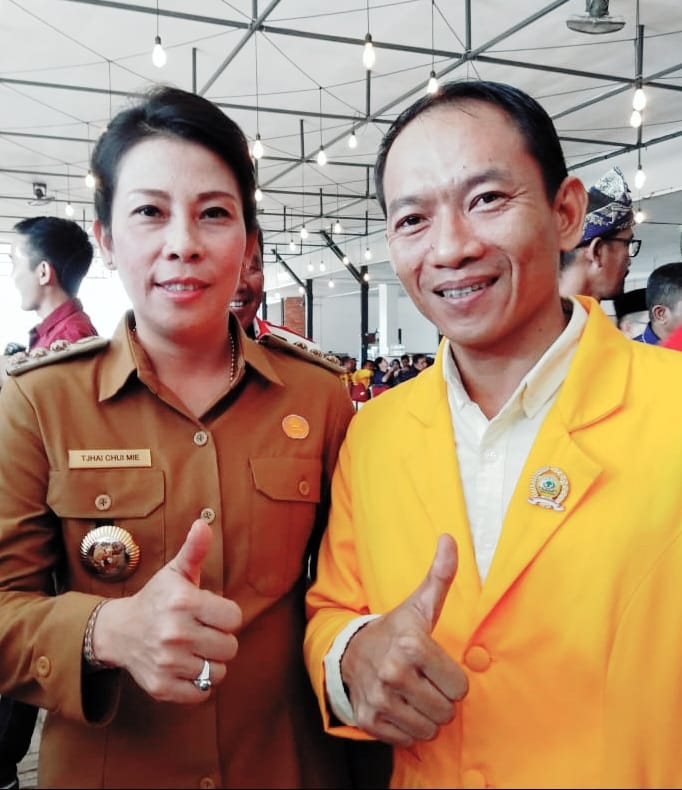 Ketua NGO Fatwa Langit bersama Walikota Singkawang.